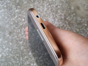 5.Poza HTC One M9 plus rama inferioara